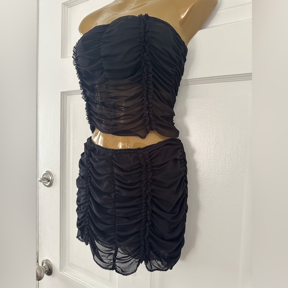 Gorgeous sheer set with no tags - Picture 3 of 5